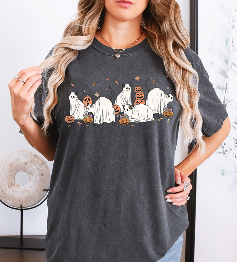 Unisex COMFORT COLORS T-Shirt Halloween Cute Cat Ghosts